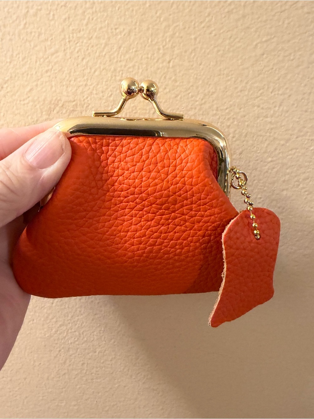 Source Unknown Orange Pebbled Leather Kiss-Lock Coin Purse with Gold Frame